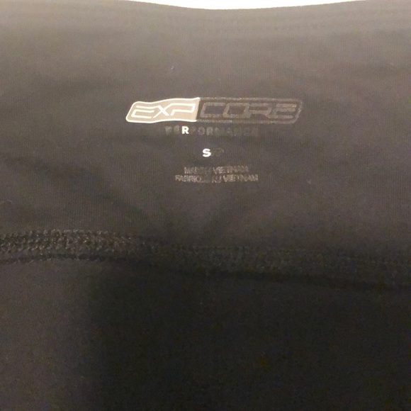 Express Capri leggings in black with side pattern - Picture 2 of 6